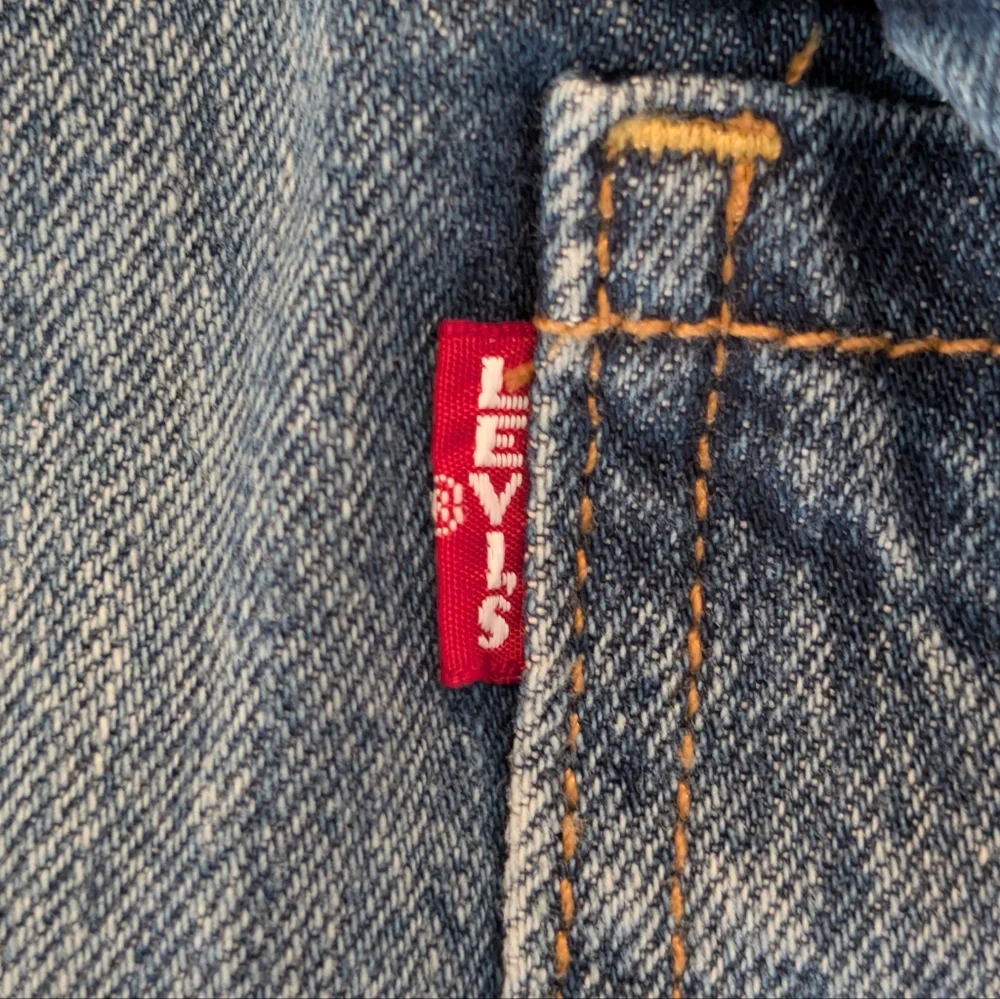 Levi's Washed Blue Denim Trucker Jacket - Picture 8 of 12